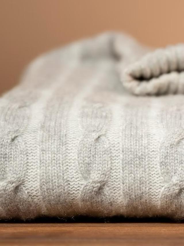 Paraggi cream knit garment detail